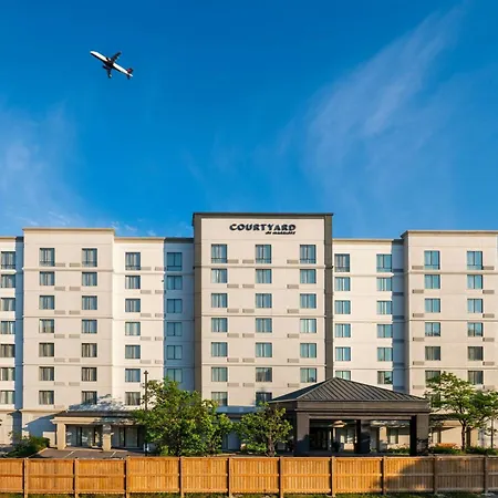 Courtyard By Marriott Toronto Airport-3