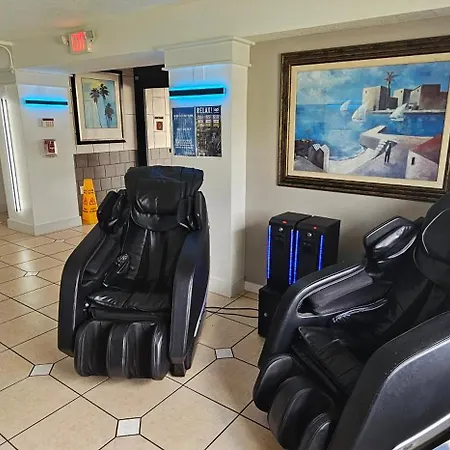 Days Inn & Suites By Wyndham Tampa Fairground-Casino-Ybor-3