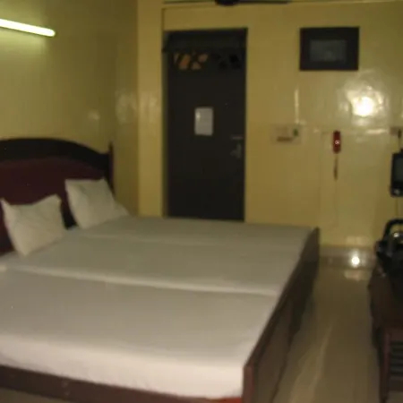 Hotel Sorrento Guest House Anna Nagar East Metro Shenoy Nagar Metro Budget Monthly Daily Rooms-3