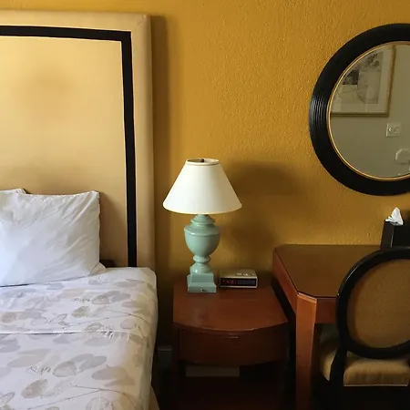 Americas Best Value Inn & Suites - Soma-2