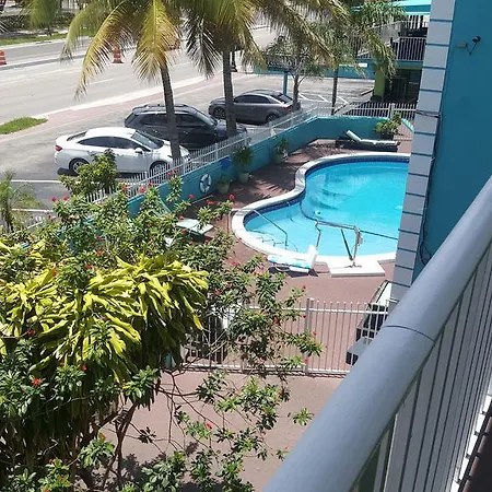 Travelodge By Wyndham Fort Lauderdale Beach-3