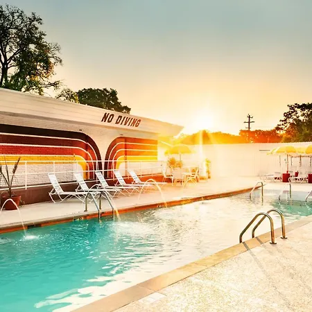 The Dive Motel And Swim Club-2