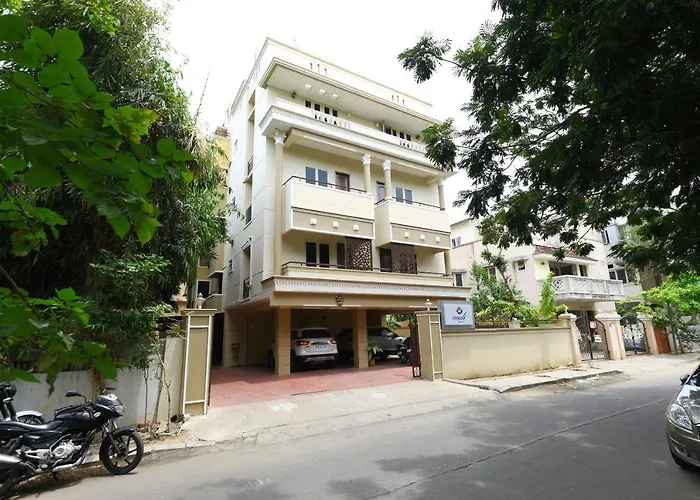 Vaccinated Staff- Oyo Flagship 475 Audi Nivas, North Usman Road Hotel Chennai