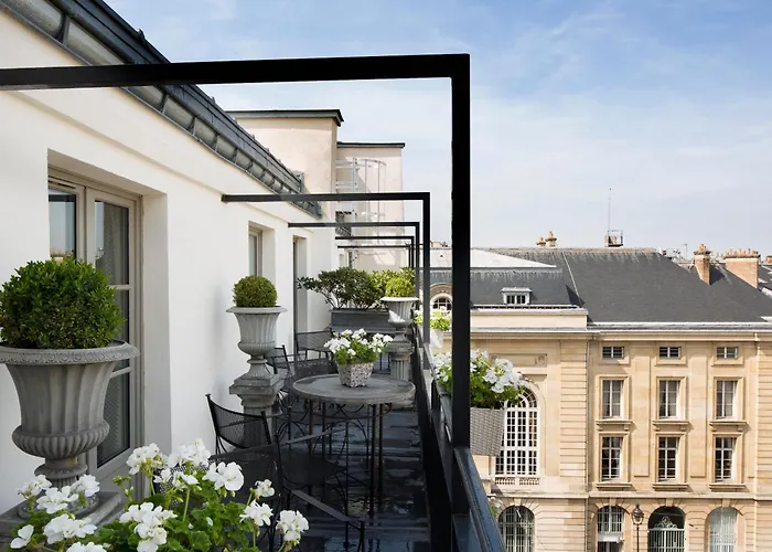 Hotel Des Grands Hommes Paris