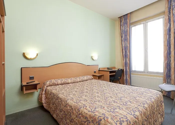 Hotel Ferney Republique Paris