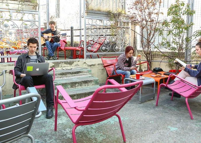 Le Village Montmartre Paris