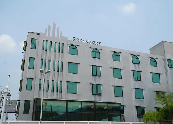 Roomquest Bangkok Don Mueang Airport