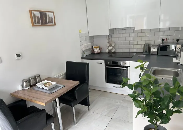 Dannifar Guest House London