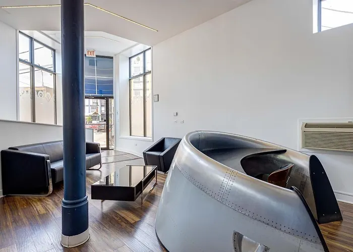Cabin 105 By 747 Lofts Chicago