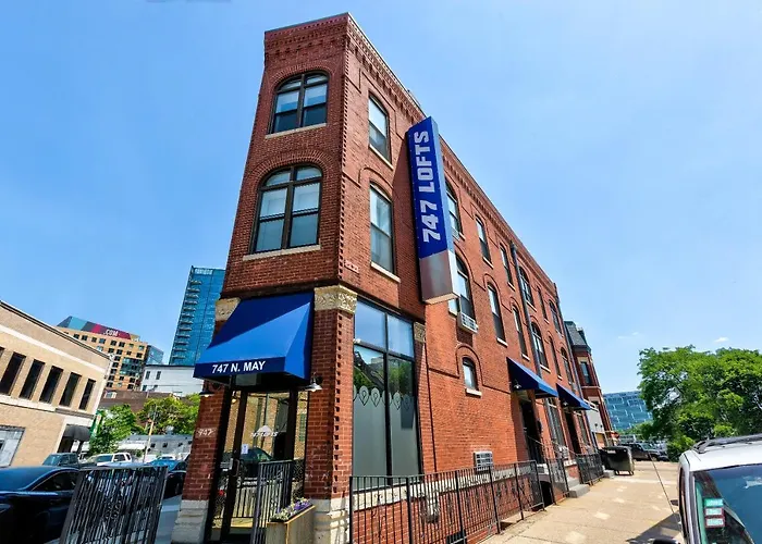 Cabin 105 By 747 Lofts Chicago