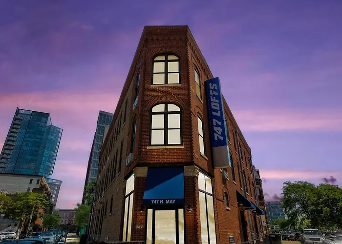 Cabin 105 By 747 Lofts Chicago