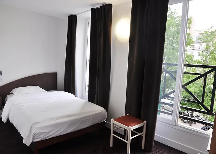 Hotel De La Tour Paris