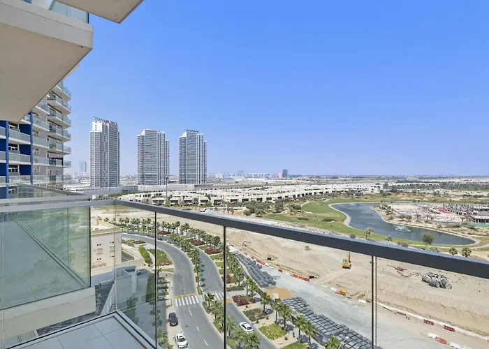 Vayk - Chic Hotel-Style Studio In Damac Hills Dubai