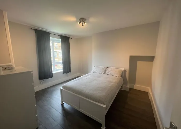 Holiday Properties Vauxhall Central Rooms London