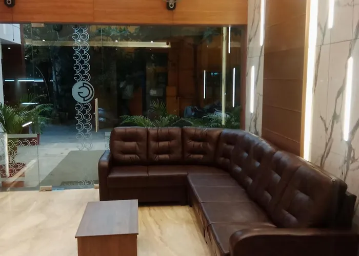 Grand Courtyard Business Hotel, Saligramam Chennai