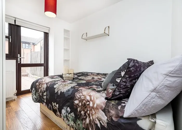 Comfortable New Refurbished Bedroom London