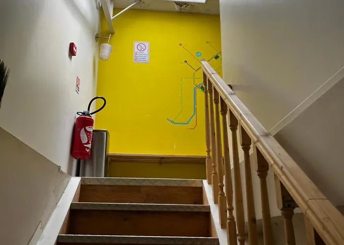 Chez Mia Paris Hostel