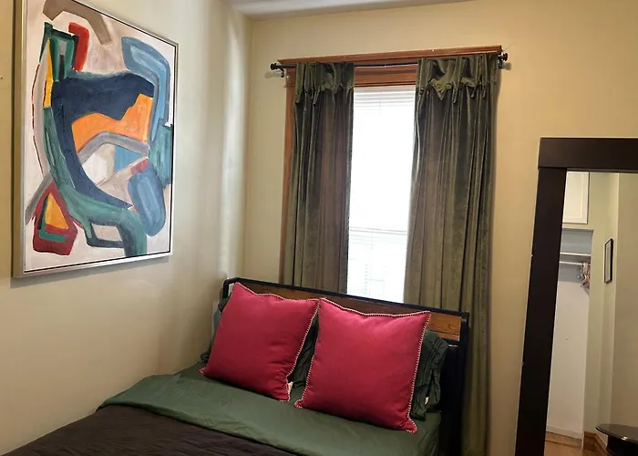 Green Room In Dorothys Bnb Chicago