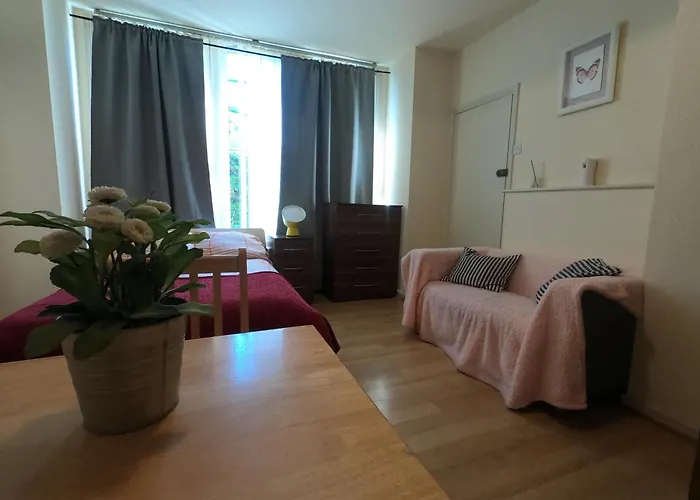 Studio 20 Ash London