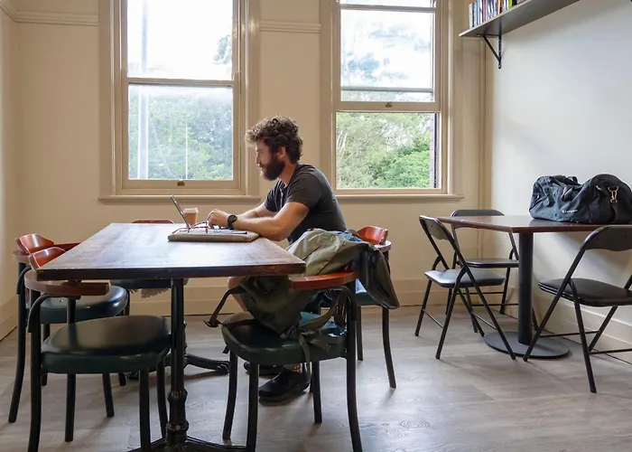 Bat And Ball Hostel Sydney