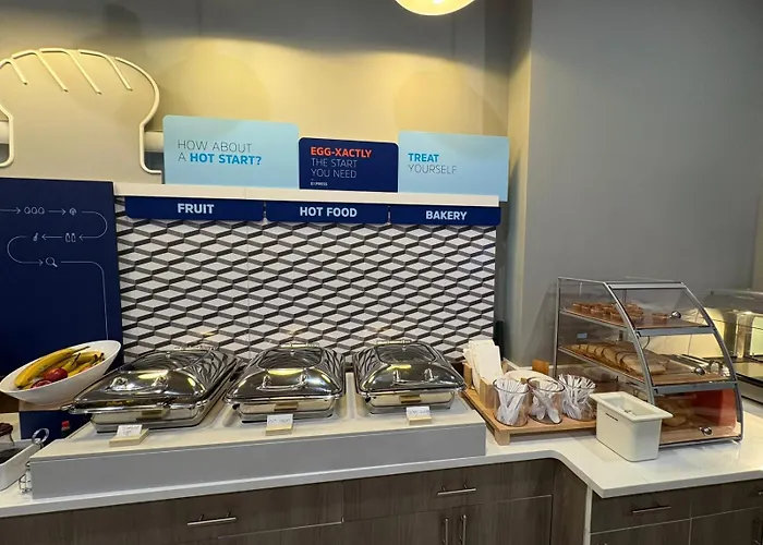 Holiday Inn Express & Suites New York