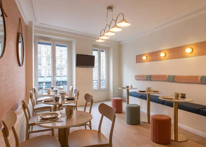 Hotel Avama Prony Paris
