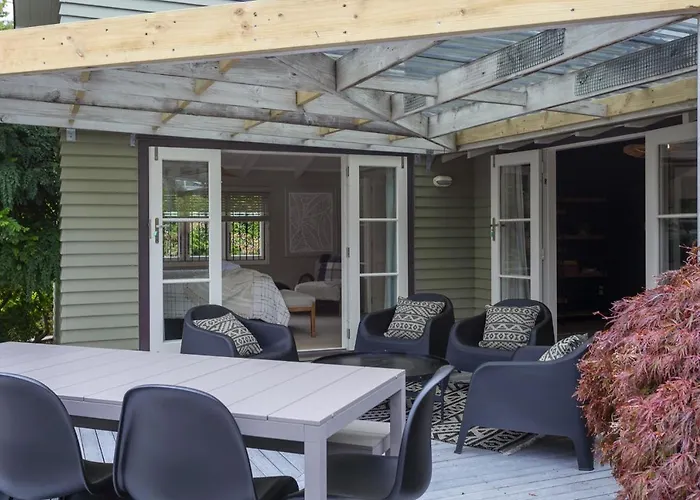 Huia Haven, Rustic Garden Retreat With King Suite Taupo