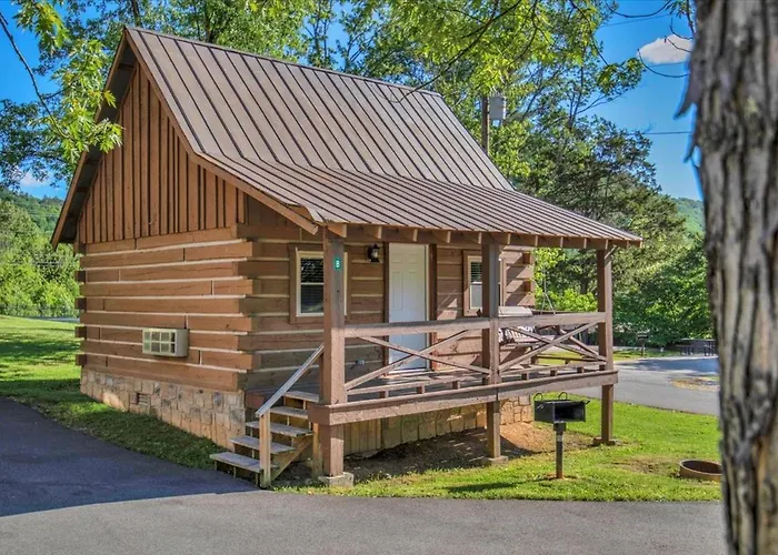 Studio Cabin With Loft Near Smoky Mountains Pigeon Forge