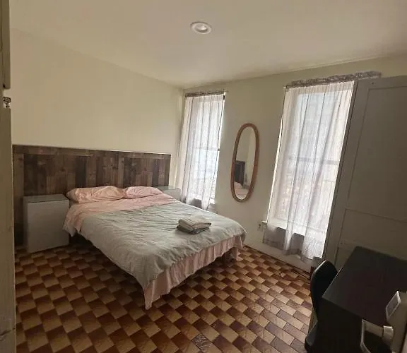 Al Demashqi Hostel New York