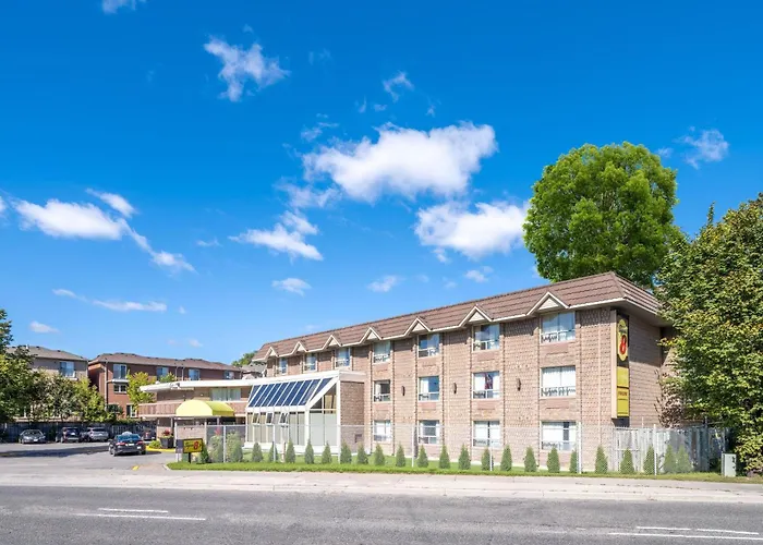 Super 8 By Wyndham Toronto East On Hotel
