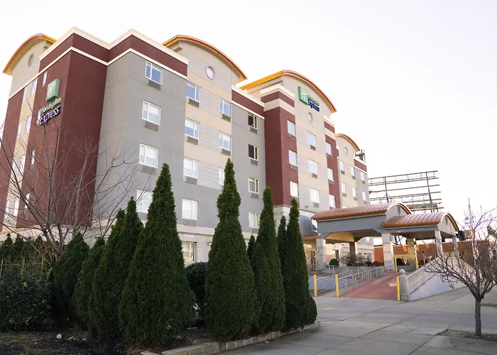 Holiday Inn Express Maspeth By Ihg New York