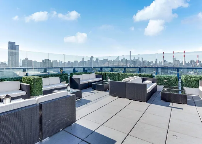 Vista Lic Hotel, Premier Collection By Best Western New York