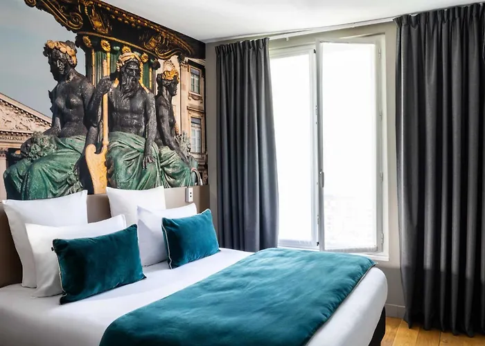 Midnight Hotel Paris