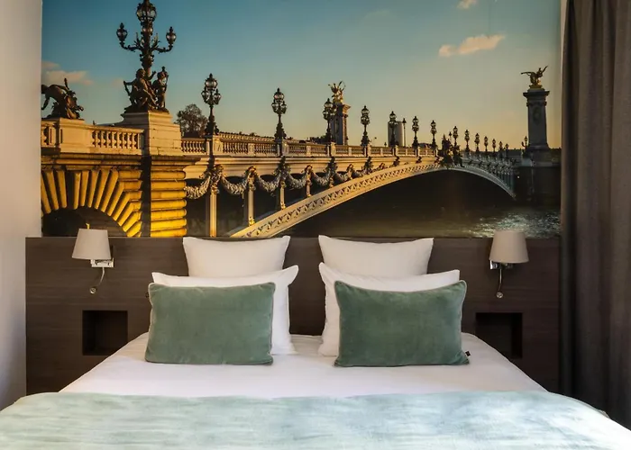 Midnight Hotel Paris