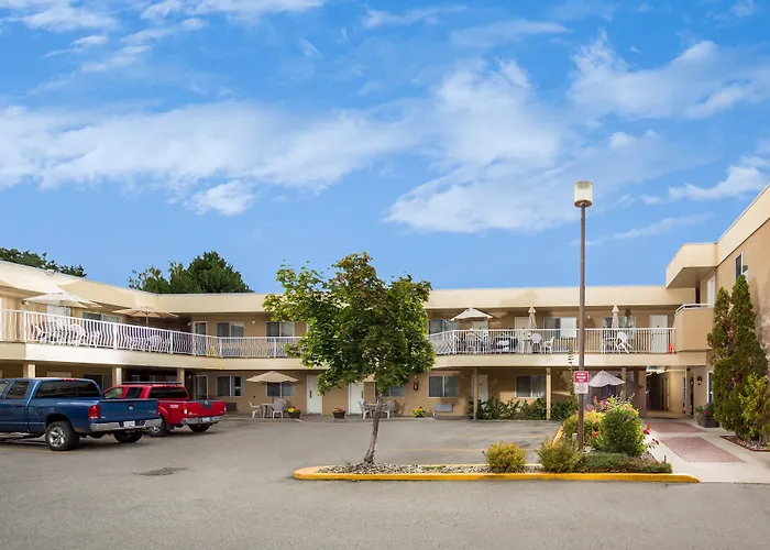 Siesta Suites Kelowna