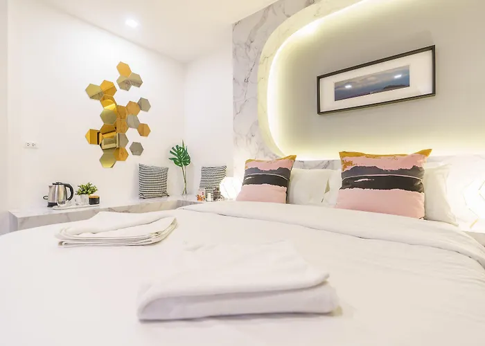 Cheqinn Hostel - Sukhumvit 4 Nana Plaza Bangkok