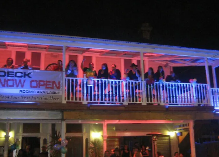 Shooters Saloon Hotel & Cabins Auckland