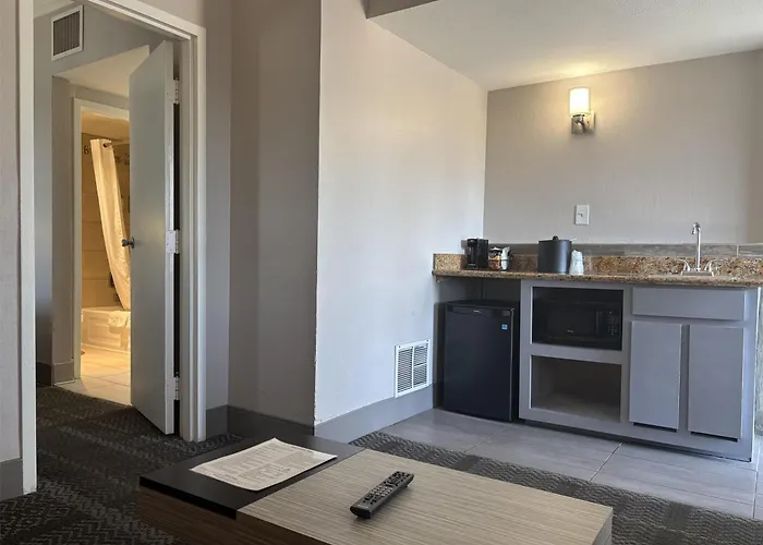 Surestay Innsuites Phoenix Hotel & Suites By Best Western