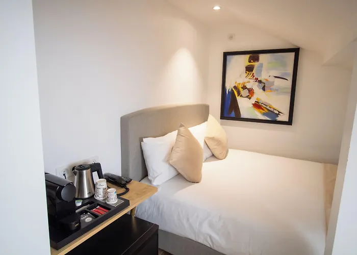 Les Rebelles Hotel Paris