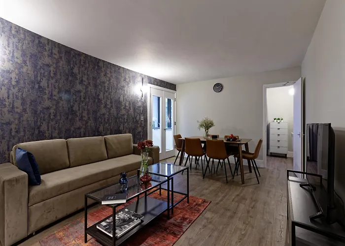 Fitzrovia Apartments By Dmontrio London