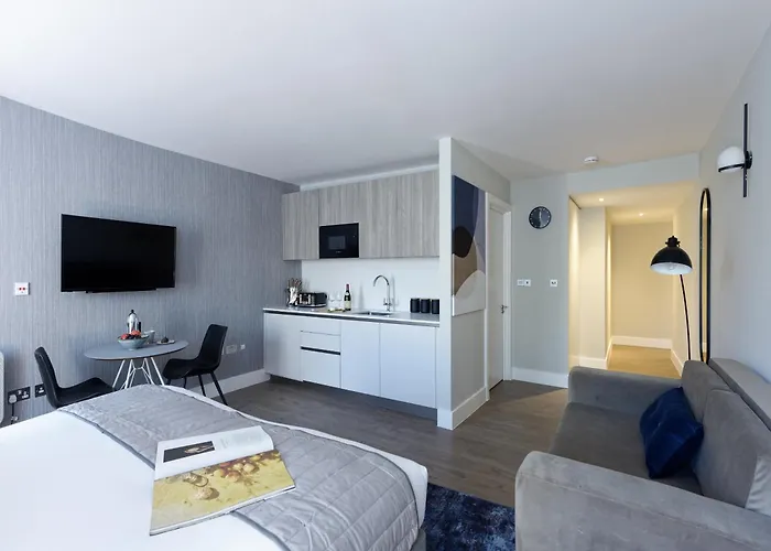 Fitzrovia Apartments By Dmontrio London