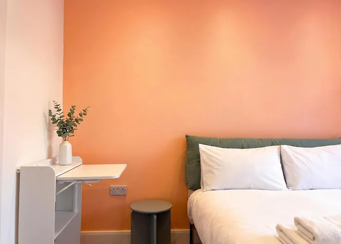 Zozy Clitterhouse Hotel London
