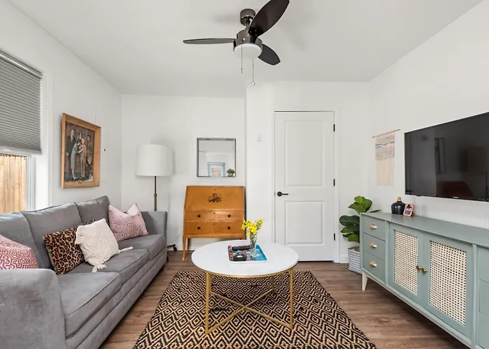 Private Guest House With Fenced Yard In Walkable East Nashville