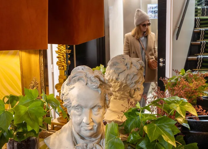 Hotel Des Marronniers Paris