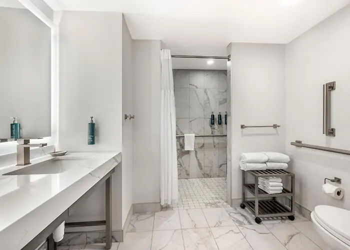 Hilton Grand Vacations Club Chicago Magnificent Mile Hotel