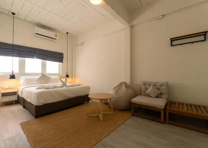 Bodega Bangkok Soi 23 (Adults Only) Hostel
