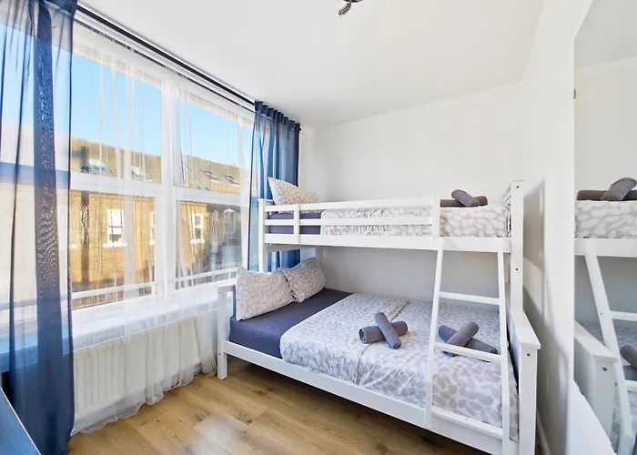 3 Persons Room, 1Min Walk From South Wimbledon Station London