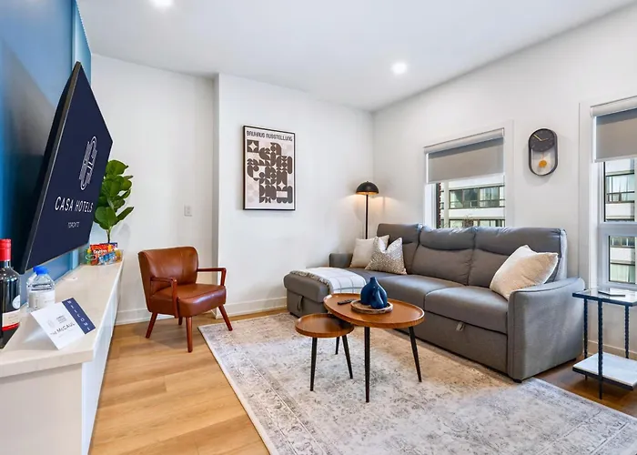 The Mccaul By Casa Hotels Group Cn Tower Suite Toronto