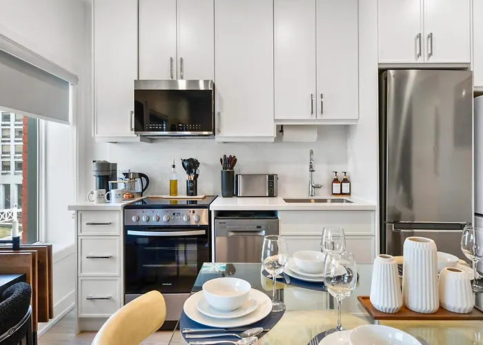 The Mccaul By Casa Hotels Group Cn Tower Suite Toronto
