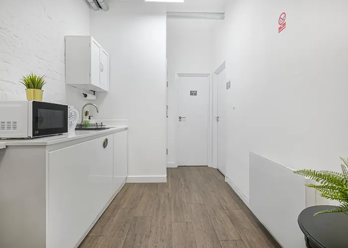 Spacious Private Rooms Near Central London